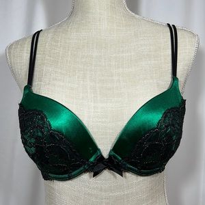 Victoria’s Secret Very Sexy Plunge Green and Black Lace Bra Size 32D